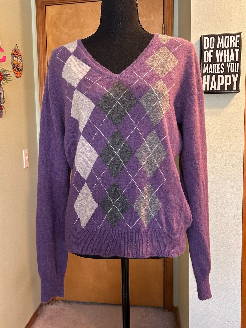 Apt 9 cashmere purple gray white argyle v-neck sweater size XL flawed.